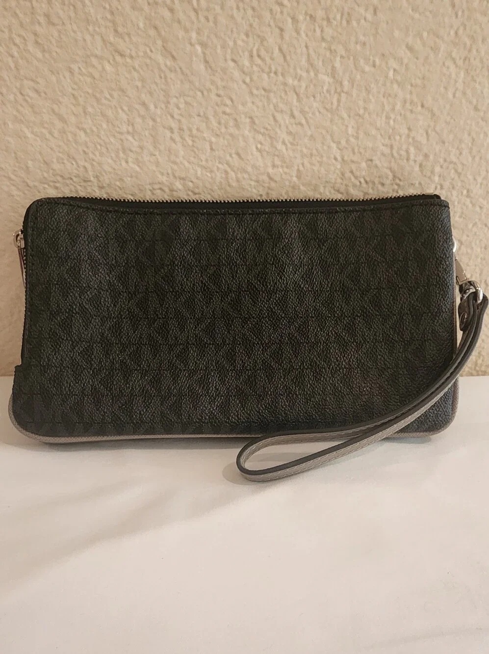 MICHAEL Michael Kors Bedford Large Double-Zip Wristlet   Black/Grey